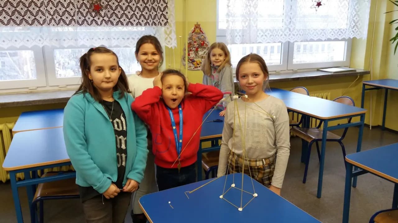 Jak zbudować wieżę z makaronu spaghetti - sprawdzone techniki i porady