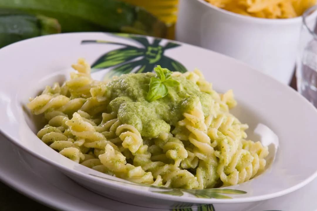 Prosty sos do spaghetti z cukinią – zdrowa alternatywa dla tradycyjnych sosów