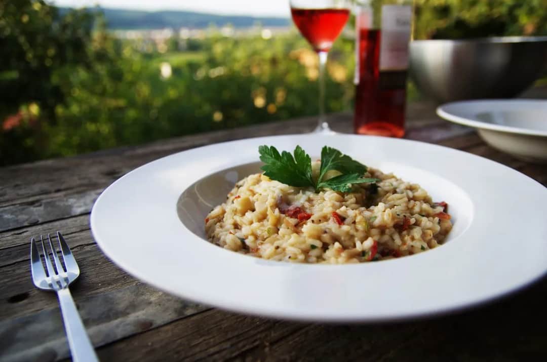 Jakie wino do risotto? Odkryj idealne parowanie dla każdej potrawy