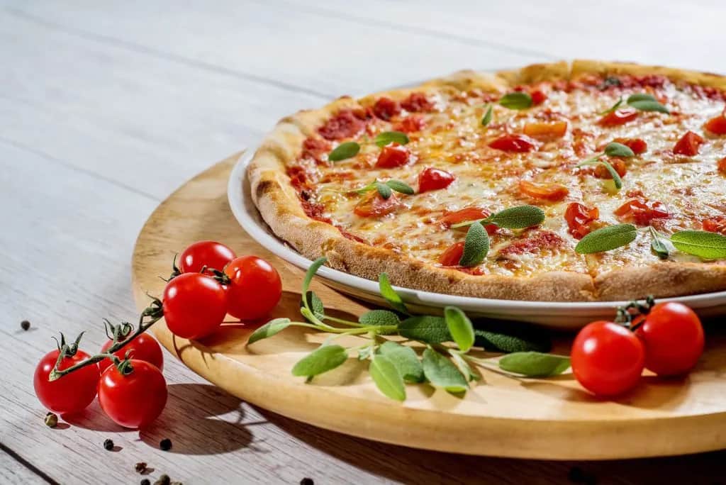 Ile kalorii ma pizza 50 cm? Zaskakujące różnice w kaloriach!