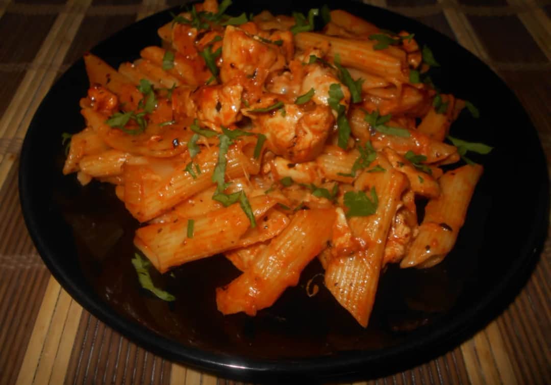 Pyszny przepis na penne z kurczakiem, który zachwyci każdego smakosza