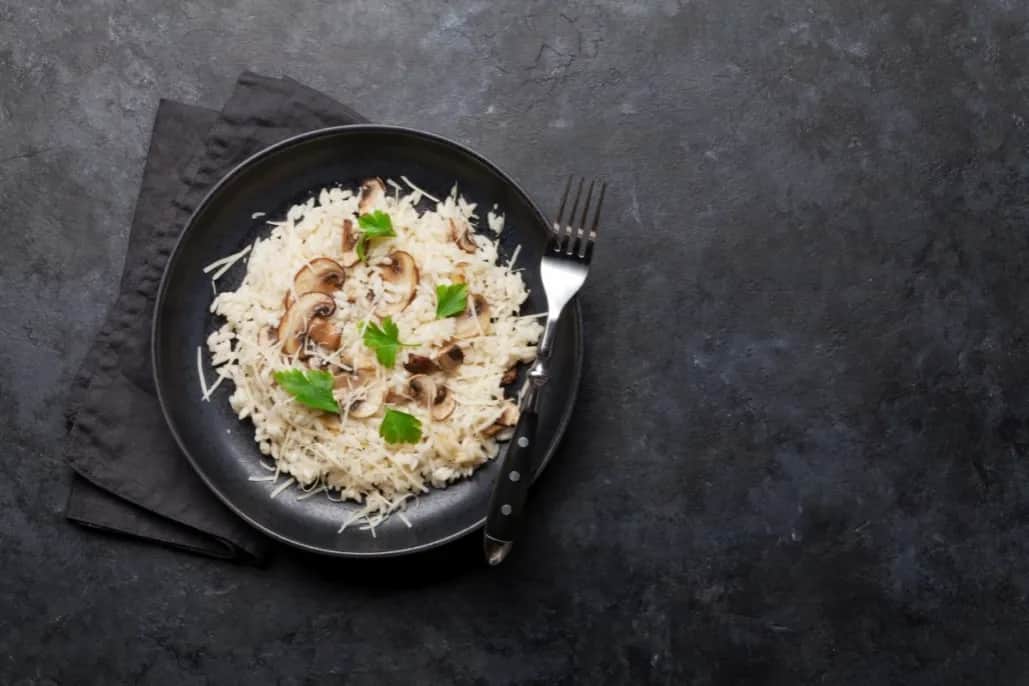 Ile bulionu do risotto? Kluczowe proporcje, które musisz znać