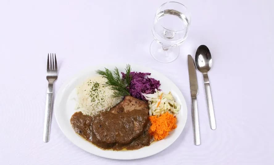 Jakie przyprawy do szynki wieprzowej, aby zachwycić smakiem?